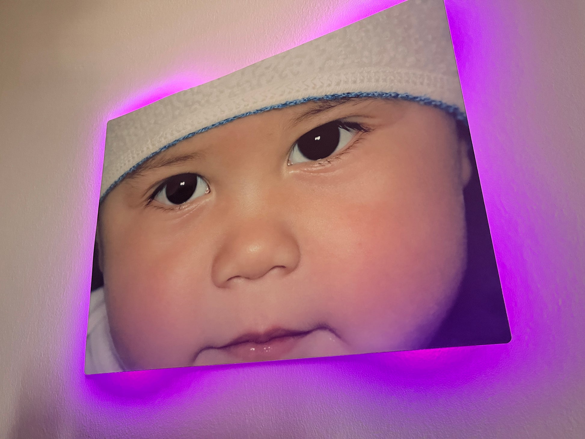 Quadro foto su metallo con LED RGB blu - ritratto bambino personalizzato | Markaink